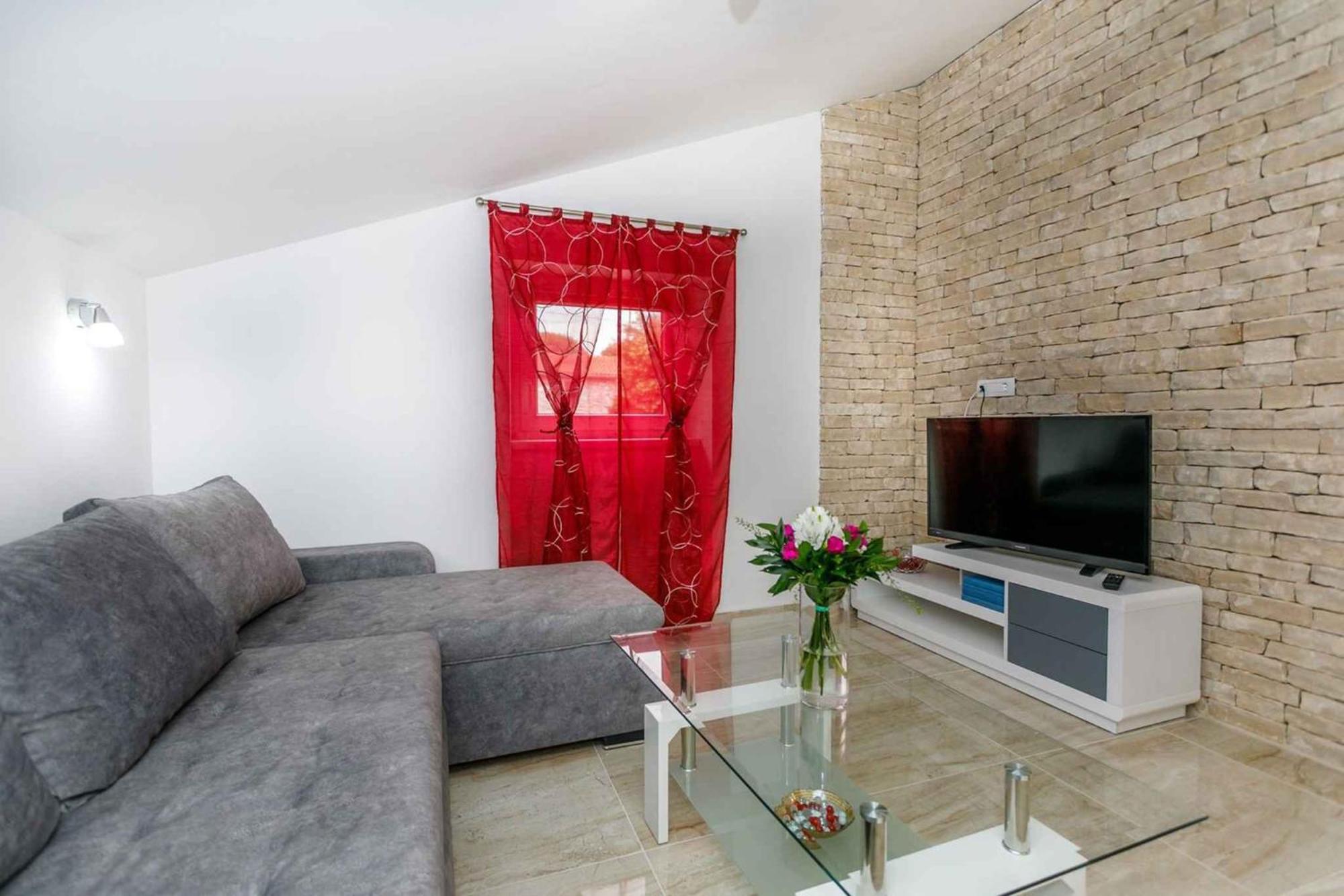Apartment In Malinska/Insel Krk 38057 Екстер'єр фото