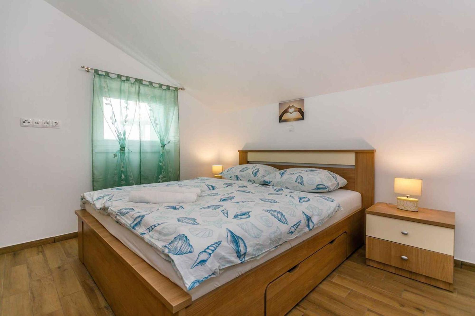 Apartment In Malinska/Insel Krk 38057 Екстер'єр фото
