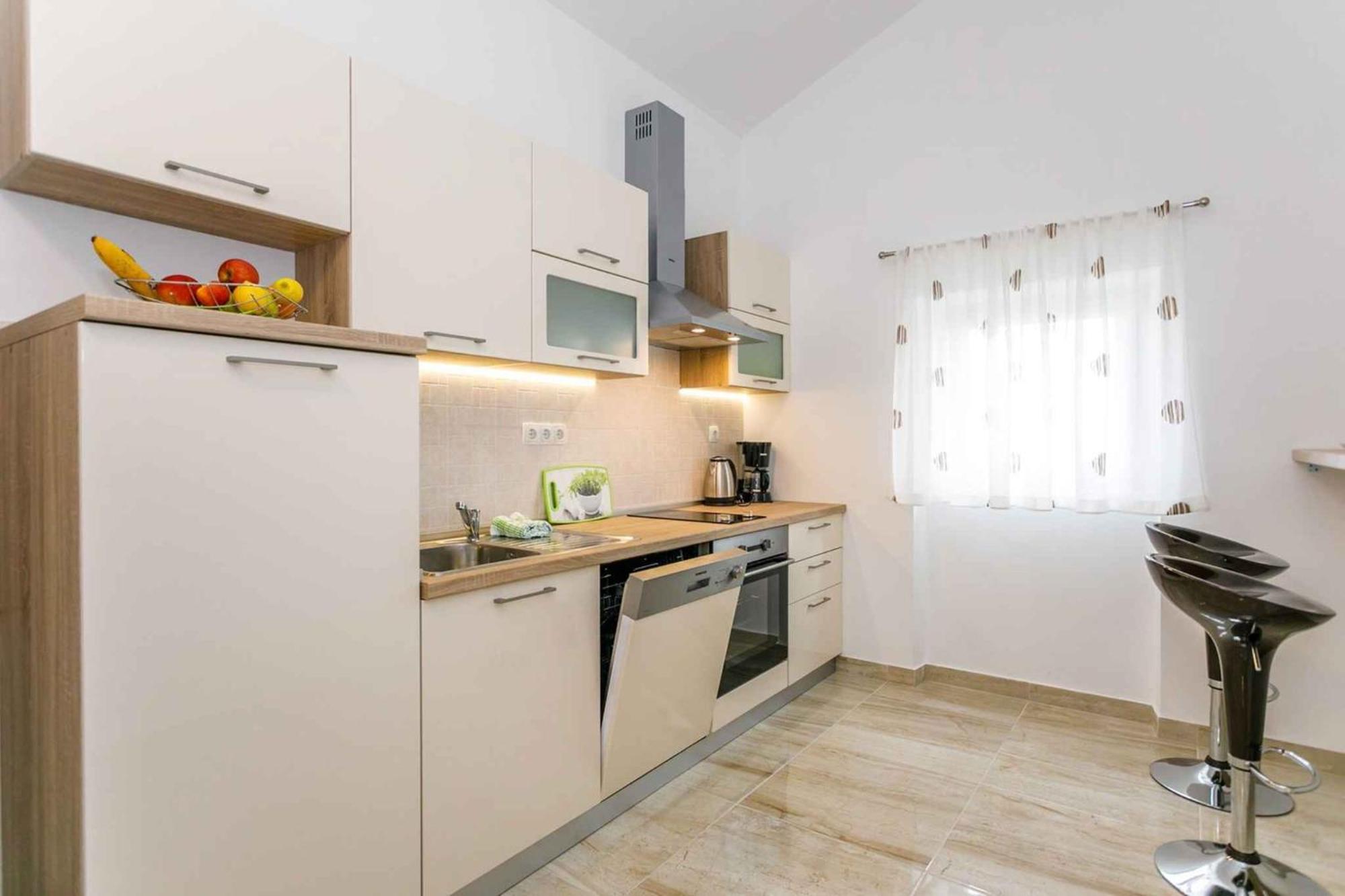 Apartment In Malinska/Insel Krk 38057 Екстер'єр фото
