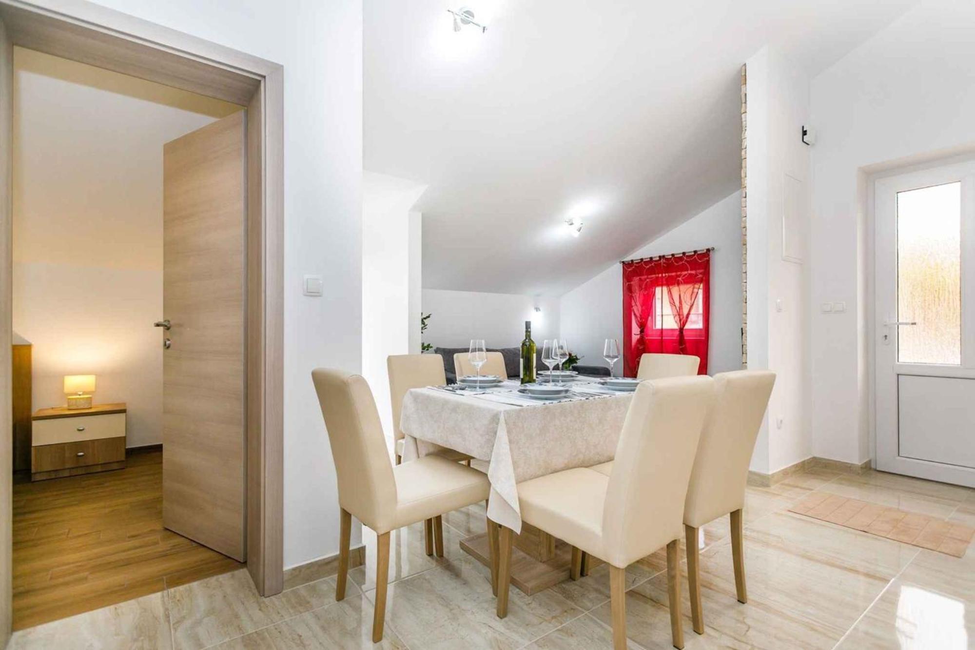 Apartment In Malinska/Insel Krk 38057 Екстер'єр фото